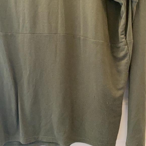 Green long sleeve tee - Picture 2 of 5